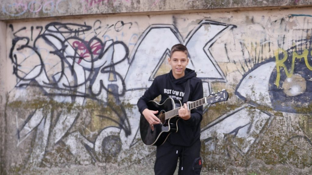 Dječak grudskih korijena snimio spot za svoju petu pjesmu
