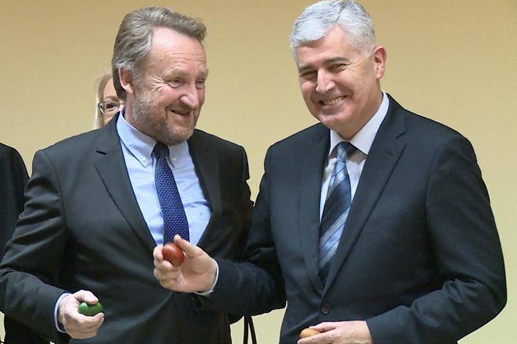 Kako Čović postaje nevidljiv kad se pojave problemi u nabavci vakcina ili priče o raspadu BiH