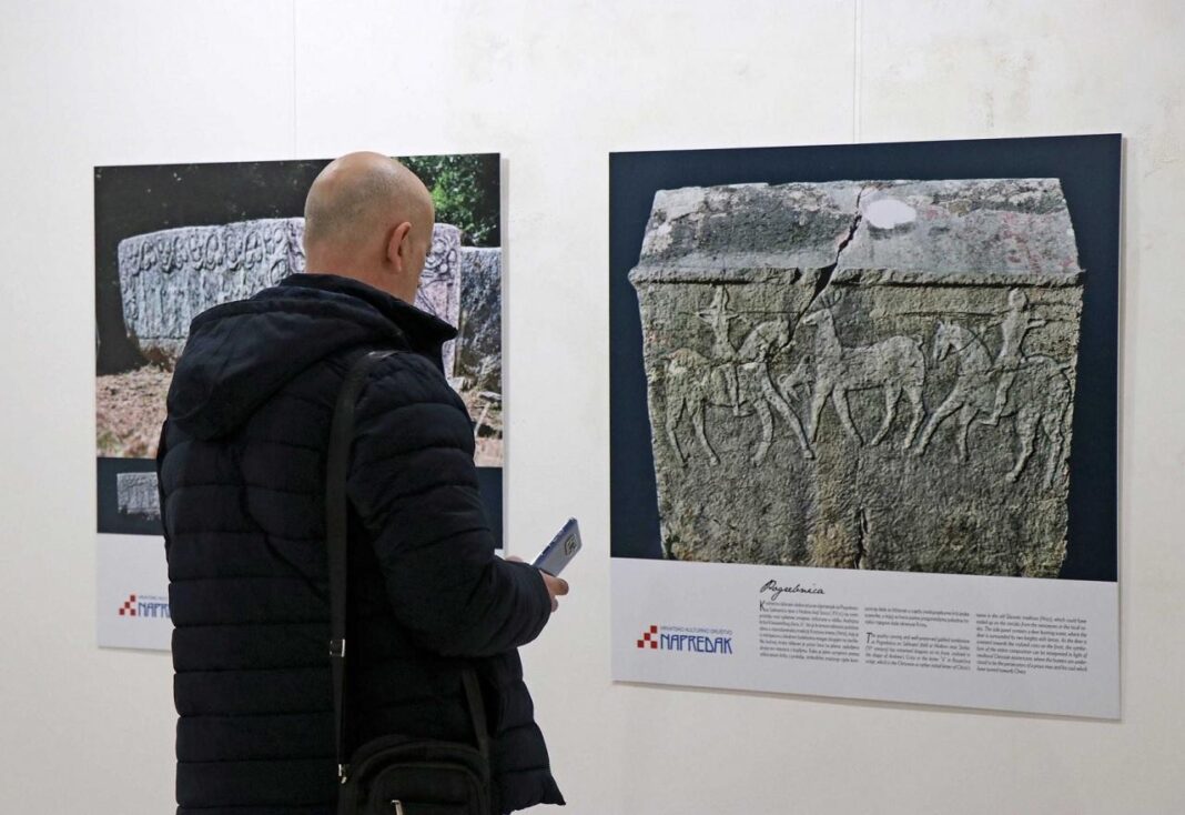 VIDEO: Izložba ‘Stećci- svjetska baština UNESCO-a’ pred mostarskom publikom