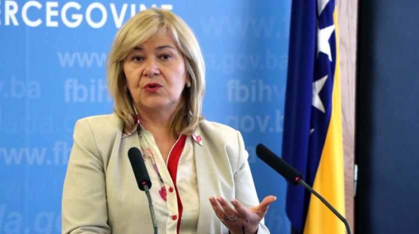 Zahvaljujući Jelki Milićević i njenom “talu” – privrednici u Federaciji BiH će morati kupovati nove fiskalne kase