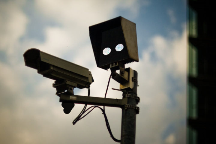 UNOSAN POSAO! – Policija RS-a postavlja kamere koje detektiraju nevezivanje pojasa i korištenja mobitela tijekom vožnje