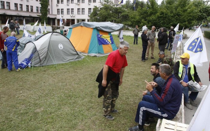 Izdajnici iz tzv “Kampa boraca“ traže uvođenje braniteljskog dodatka a 2018.godine su bili protiv njega