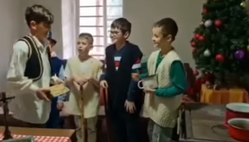 VIDEO: Mali školarci iz Pologa snimili kako izgledaju božićni običaji u našem kraju