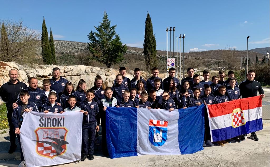 Karate klubu ŠIROKI pokupio 25 medalja u Splitu