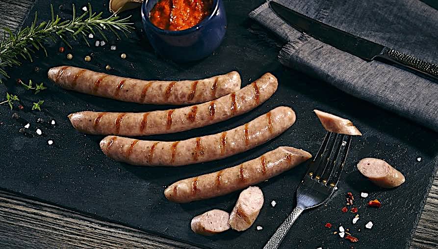 Uz ovaj super trik ogulite kobasicu u nekoliko sekundi