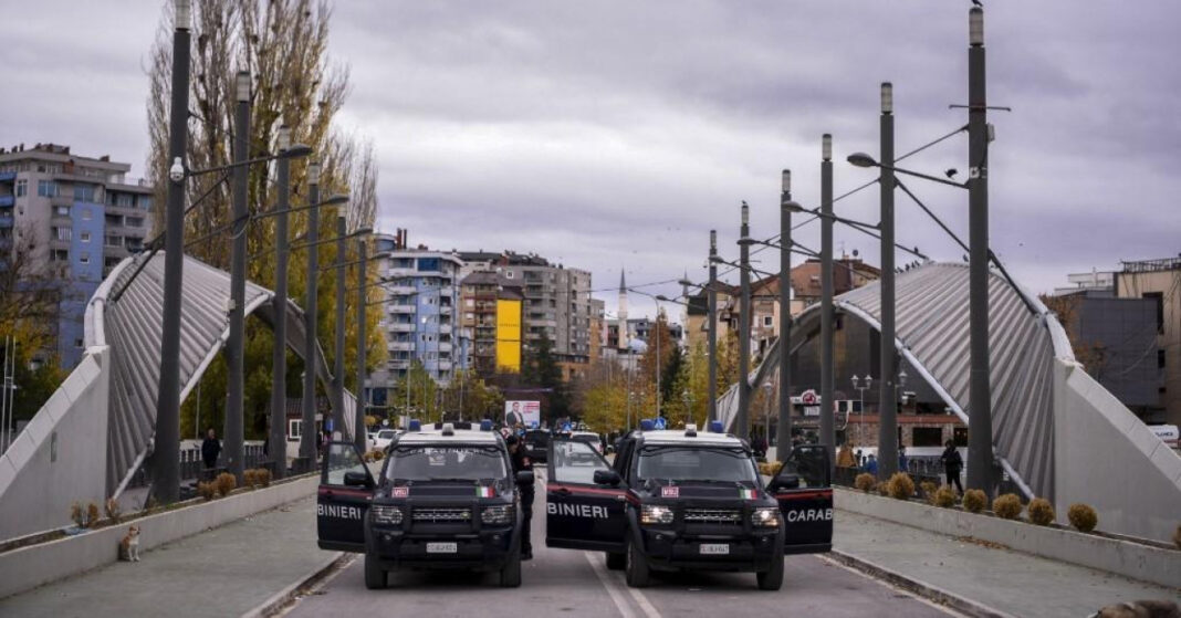 VIDEO: Nešto se “kuha” na Kosovu – oglasile se sirene za uzbunu, postavljaju barikade, zatvaraju granični prijelazi…