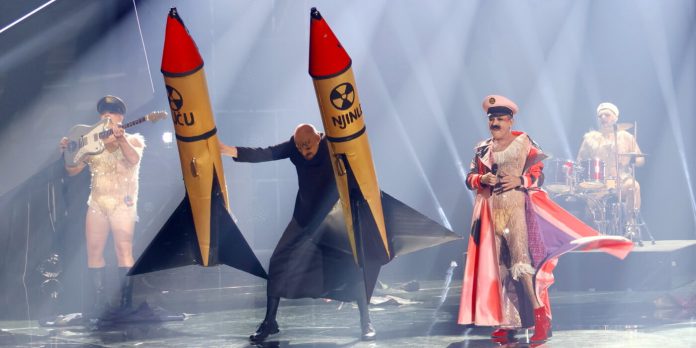 VLADO MARUŠIĆ: “Dora i Grammy u zanosnom plesu koji ih vodi u provaliju…”