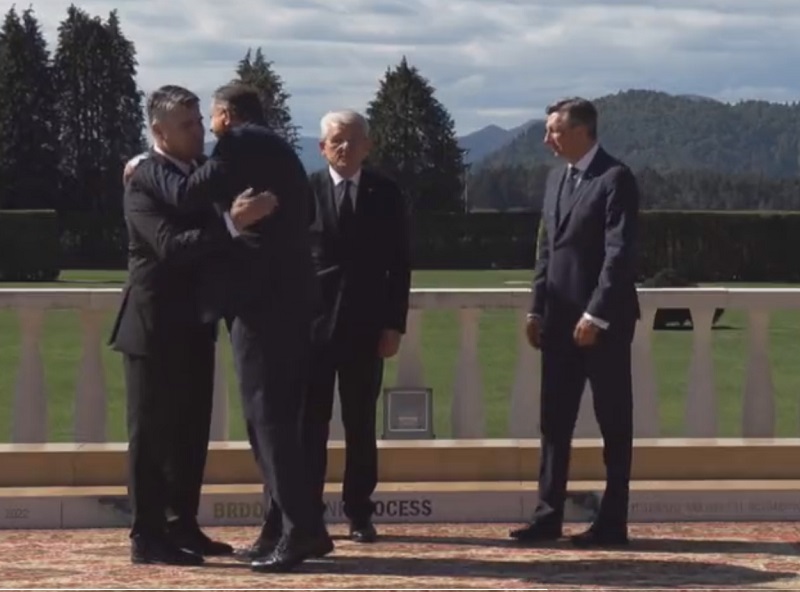 VIDEO: Romantične scena Dodikova uleta Milanoviću u zagrljaj posjetila na grljenje s Čovićem 2014.