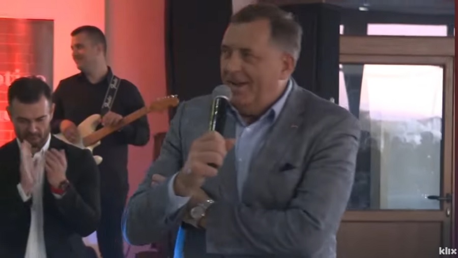 VIDEO: Bosanski srbin Milorad Dodik “sve luđi” – “Živjela Srbija, živjela Rusija, živjela Republika Srpska”