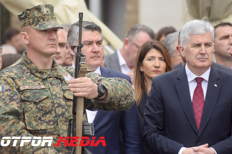 VIDEO: Aplauz Zoranu Milanoviću u Mostaru koji će dugo pamtiti, “vraćao se na bis” poput neke rock zvijezde!