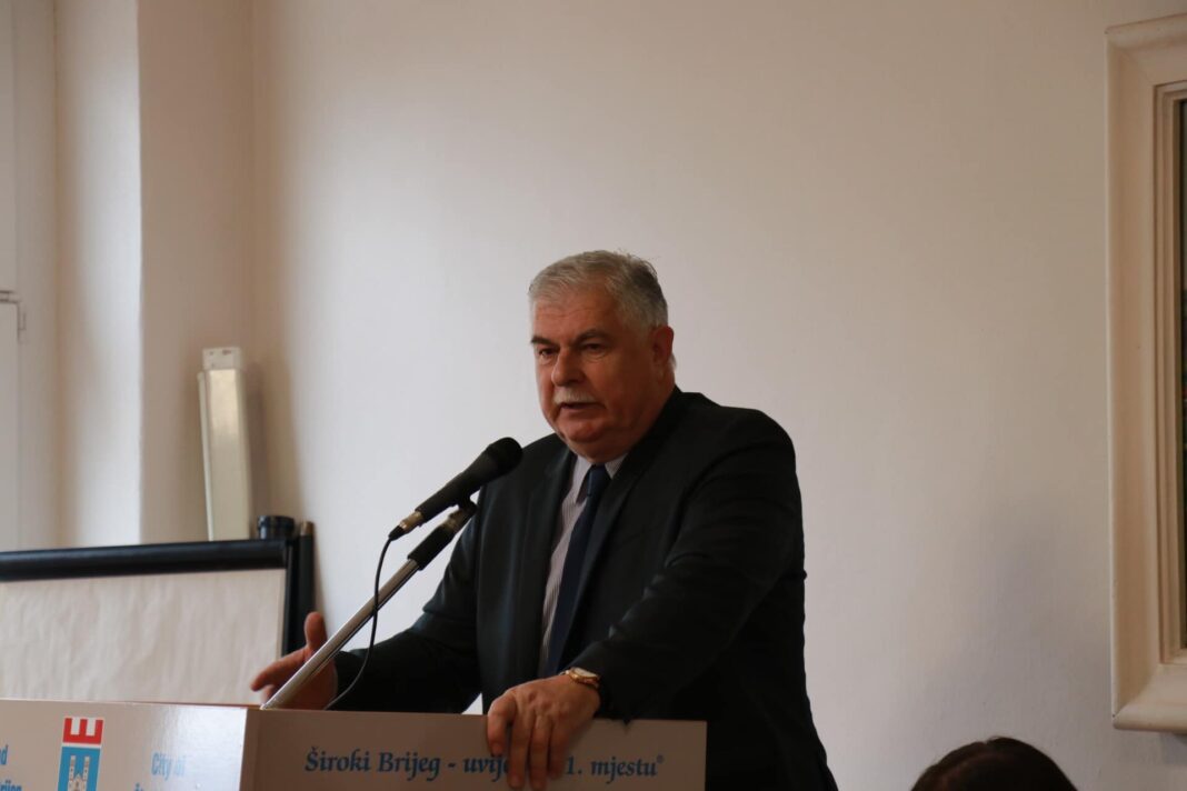 HDZ1990: Kraljević vlada poput Marije Antoanete