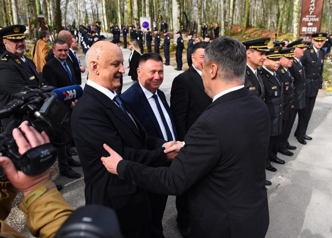 Milanović mimo protokola stigao na Plitvice, Rojs i dvojica generala uz njega: ‘Zašto niste pozvali ove ljude!?‘