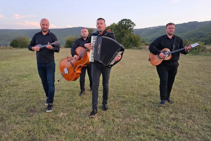 VIDEO: „Zora“ u izvedbi Mokarskih tamburaša ugledala svjetlo dana!