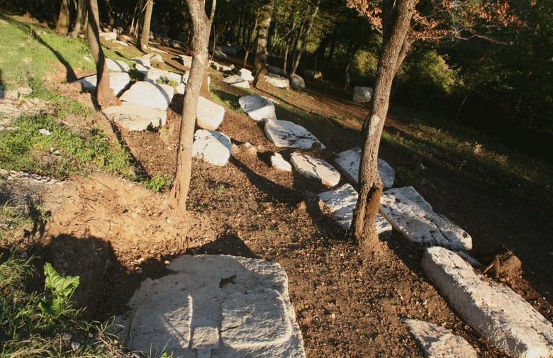 4. studenog 2012. godine završeno uređenje na zaštiti nekropole Varda u Knešpolju