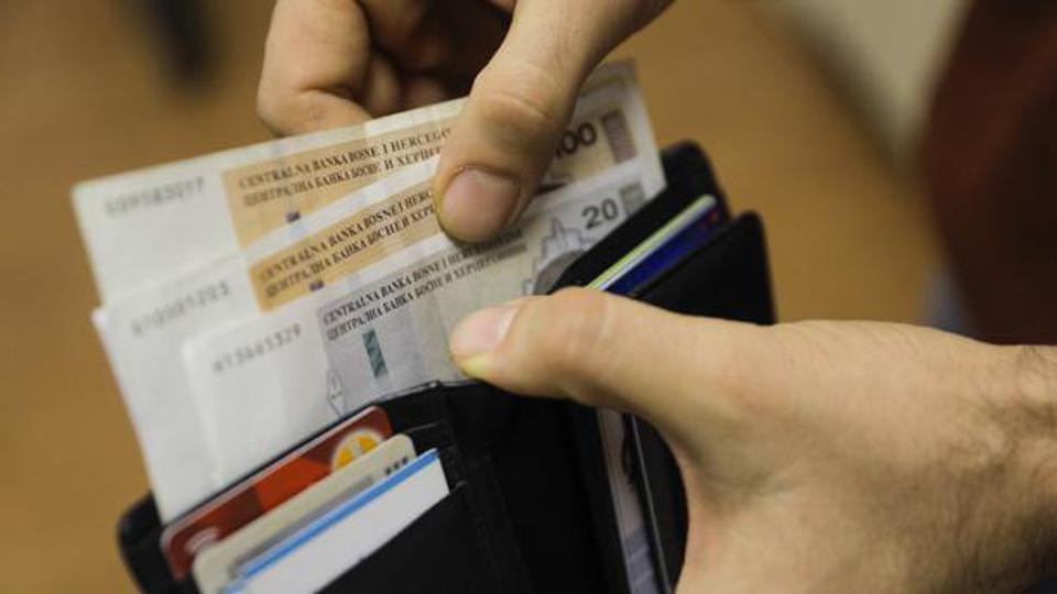 Najniža plaća povećana za 9,85 posto, odnosno, 53 KM
