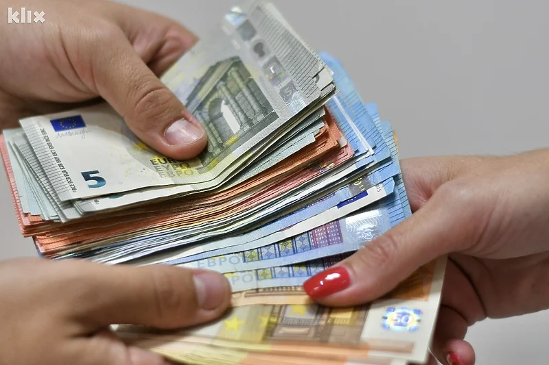 Najniža plaća u Federaciji BiH povećana za 136 KM