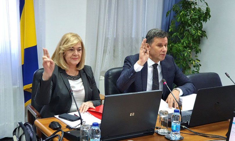 Do podne na optuženičkoj klupi zbog korona profiterstva, a popodne dijele novac za borbu protiv pandemije