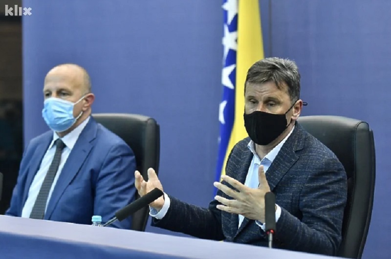 Fadil na mukama: Vlada FBiH odobrila 12 milijuna, a još nema potpisa za nabavku vakcina