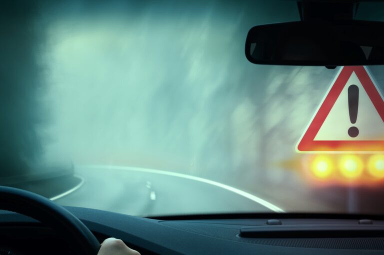 Led na mostovima i nadvožnjacima je najopasniji, a automobil se ponaša kao na klizalištu