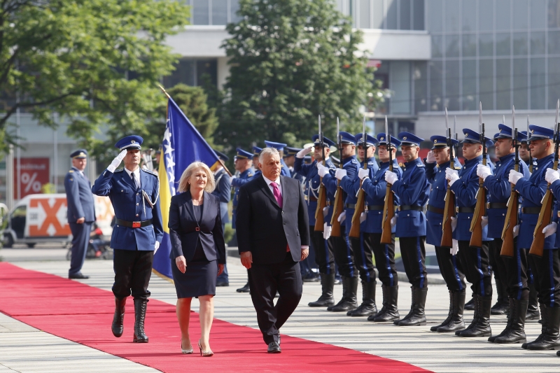 VIDEO: Dočekala ga ponosno “prva EU BiH misica Krišto”, onda joj ga Orban “zadio” iz RS-a!