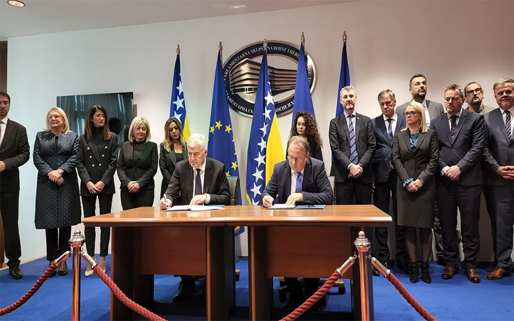 Pitanja za: osmorku + HDZ + SNSD, šestorku + HDZ, trojku + HDZ + SDA? Ima li se išta više voljeti u BiH?