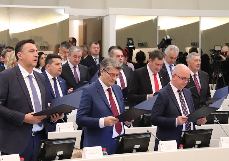 Zatraženo od svih državnih službenika –  Plaće, natječaje, subvencije i donacije javno objaviti na internetu