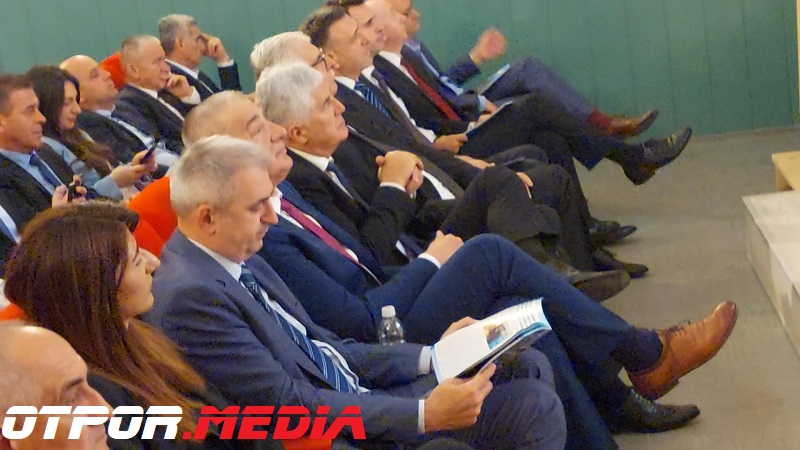 VIDEO: Idila, romantika i ljubavna harmonija političara za glazbom kakva se rijetko viđa!