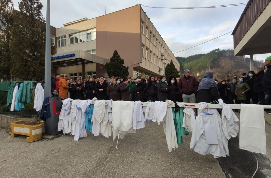 Zdravstvenim radnicima u Konjicu isplaćene dvije plaće i privremeno prekidaju štrajk