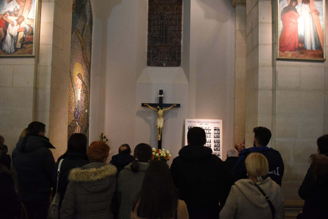 fra Velimir Bagavac predvodio misu uočnicu povodom »Dana pobijenih hercegovačkih franjevaca«