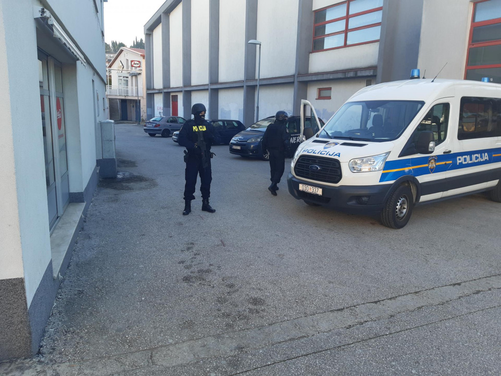 Policijska akcija u Metkoviću i Hercegovini širi se na krug osumnjičenika za lanac krijumčarenja i preprodaju droge
