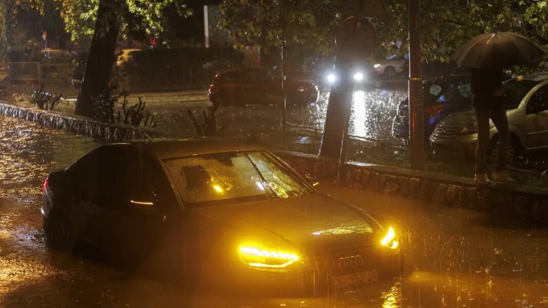 Što učiniti kada vam obilne kiše poplave auto?