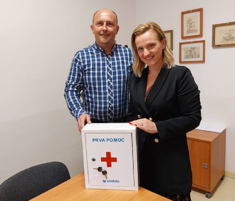 Škole na području Širokoga Brijega dobivaju ormariće za prvu medicinsku pomoć