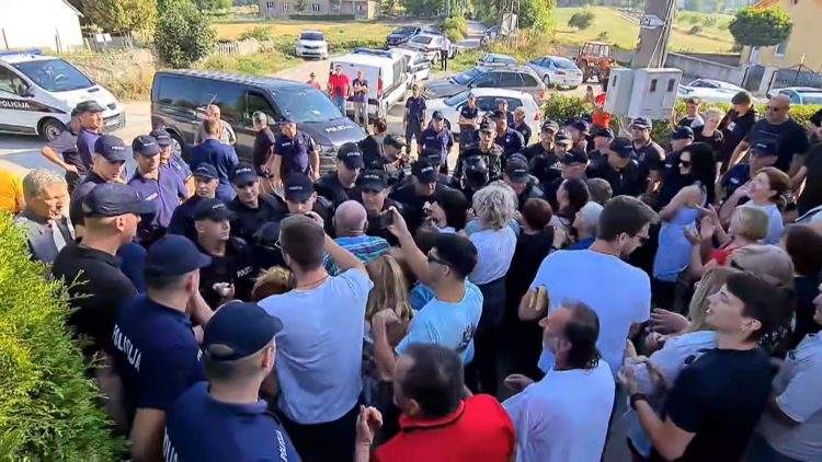 Osuda ponašanja djelatnika MUP-a K10 prema prosvjednicima/cama u selu Megdan kod Livna