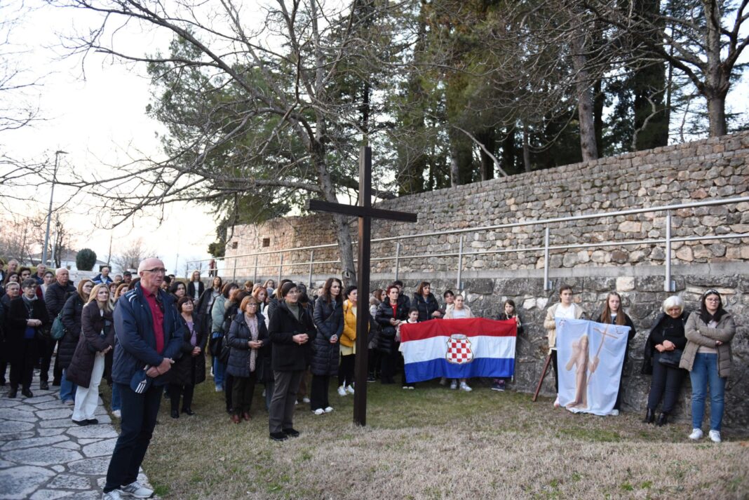 Kod ratnog skloništa obilježena 79. obljetnice prisjećanja ubojstva hercegovačkih franjevaca