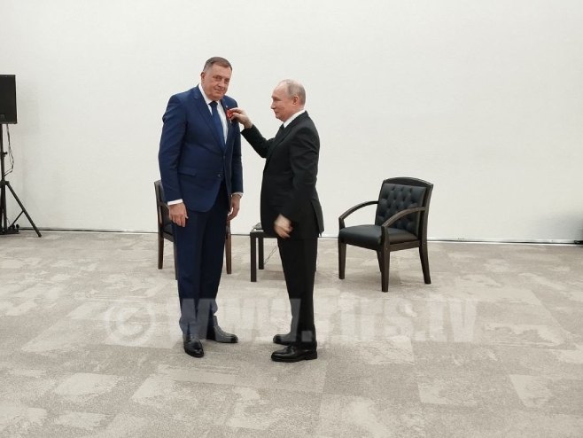 Putin odlikovao Dodika za veliki doprinos razvijanju suradnje između RS i Rusije. Poručio da će stopirati ulazak BiH u NATO