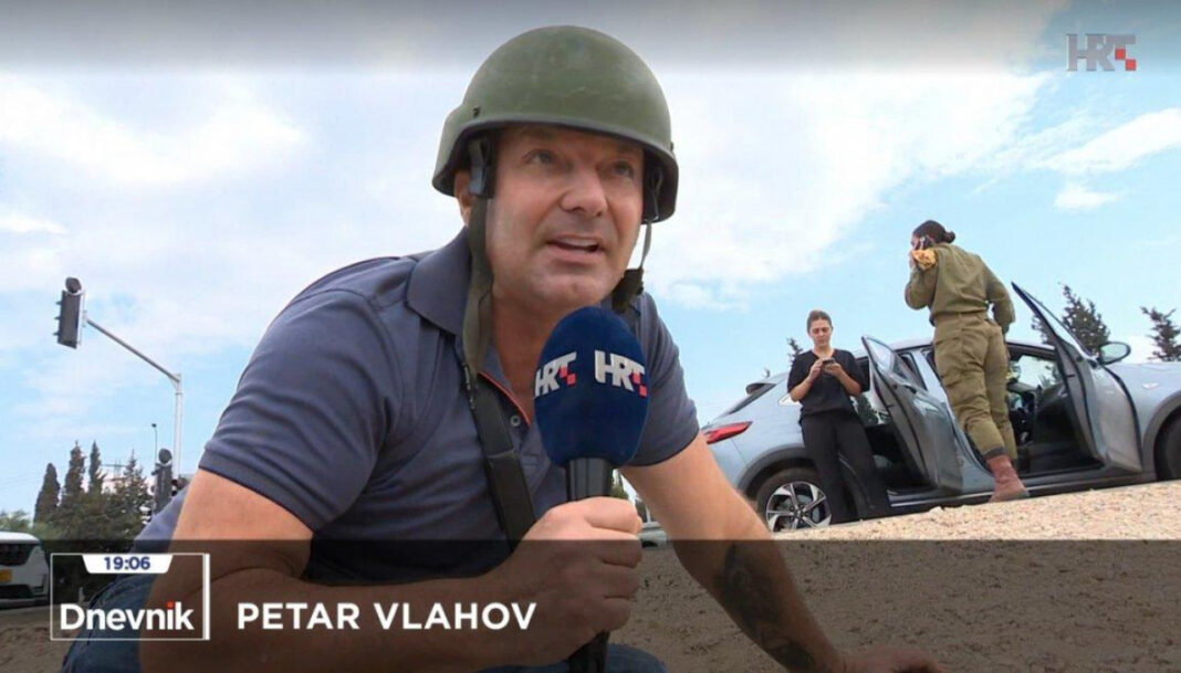 CNN je mala maca za HRT-ovog Petra Vlahova – Izvještavao iz Izraela s poda, iza njega žene tipkaju na mobitel