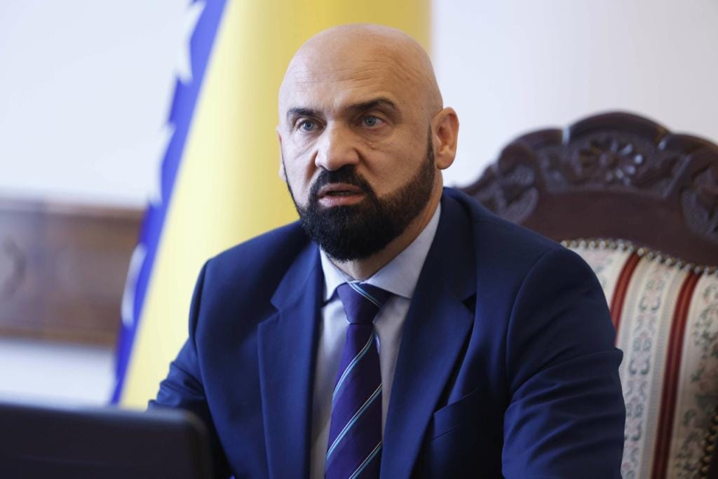 Ministar MUP-a FBiH Ramo Isak poručio Dodiku kako je njegova „realna alternativa“ zatvor