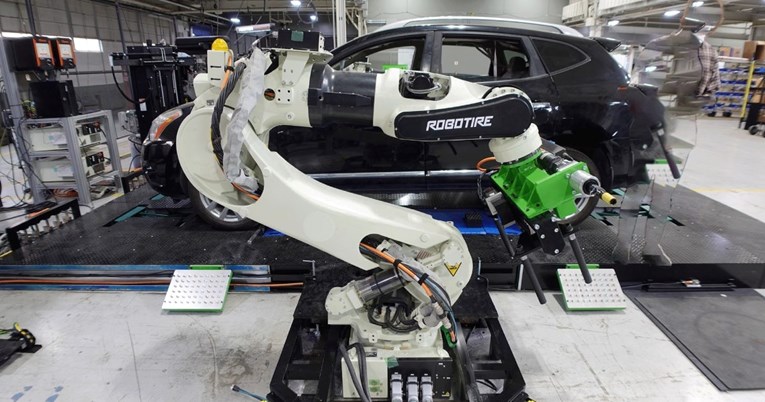 Roboti dolaze: Mijenjaju gume dvostruko brže od vulkanizera