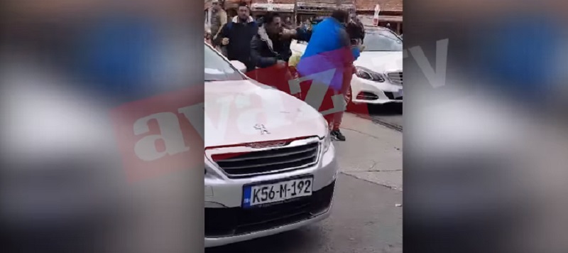 VIDEO: Pobili se inžinjeri, liječnici… nasred ceste na Baščaršiji
