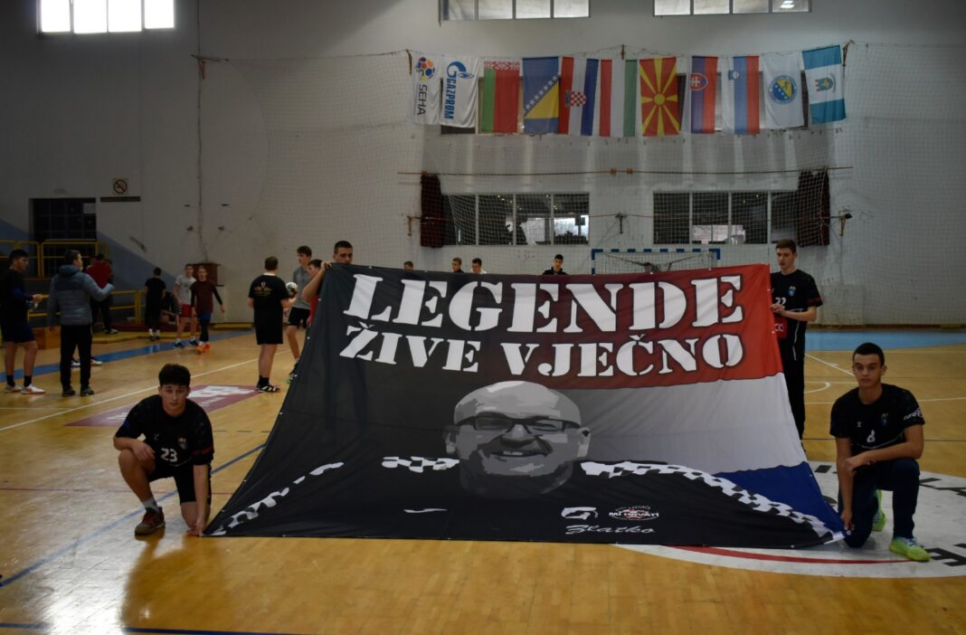 Transparent sjećanja na velikana hrvatskog rukometa Zlatka Saračevića iz Ljubuškog kreće za Mađarsku