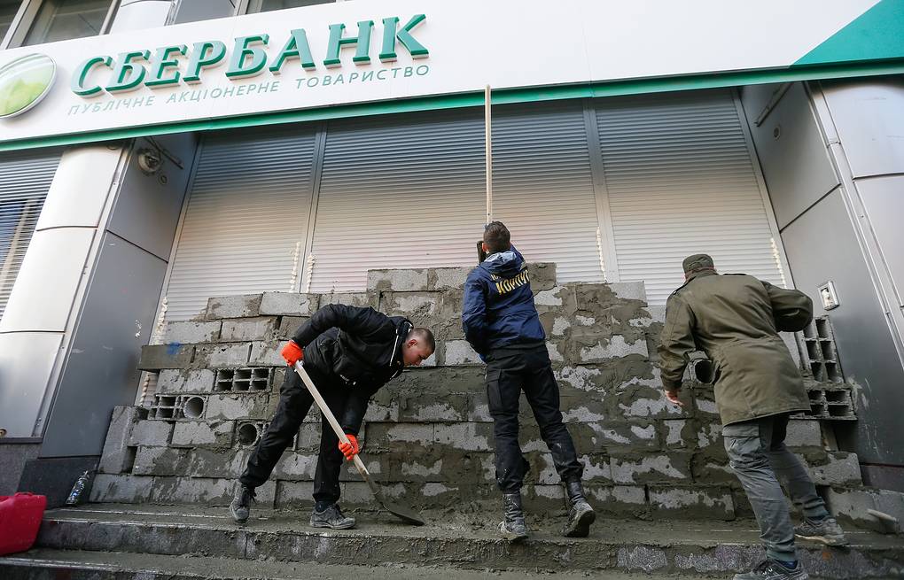 SANKCIJE RUSIJI STVARAJU VEĆ PROBLEME – Sberbank Europe će vjerojatno propasti, ruska rublja drastično pada