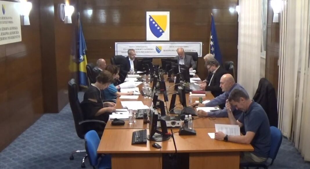 Ovjereno je ukupno 90 političkih stranaka i 17 neovisnih kandidata za Opće izbore 2022.