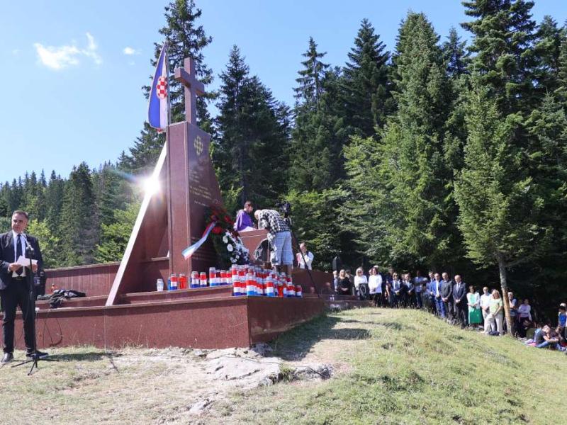 VIDEO: Obilježena 30. godišnjica stradanja 39 hrvatskih civila i branitelja na Stipića livadi iznad Doljana