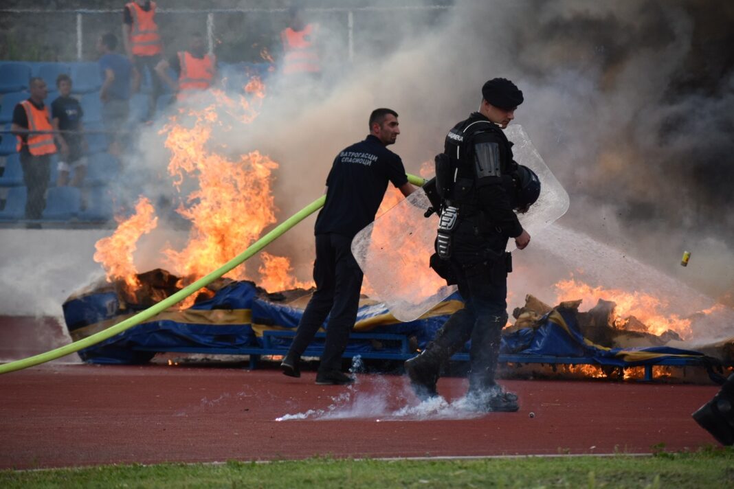 VIDEO: Navijači Širokog Brijega doslovno zapalili dio stadiona Police
