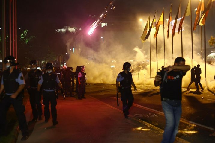 VIDEO: SLOVENIJA “GORI” – Dosta više glupiranja i prisile naroda!