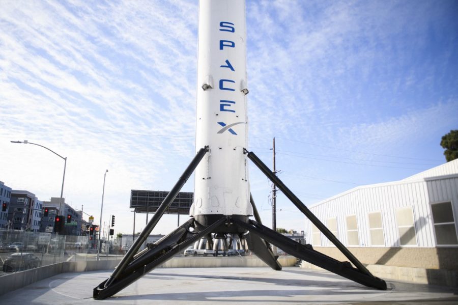 SpaceX slanjem civila u orbitu ulazi u utrku u svemirskom turizmu