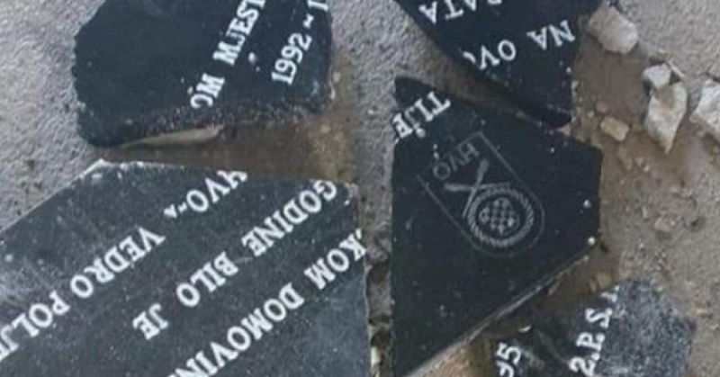 Središnjica UDVDR HVO HB osuđuje vandalsko razbijanja spomen ploče 2. satnije HVO-a Vedrog Polja
