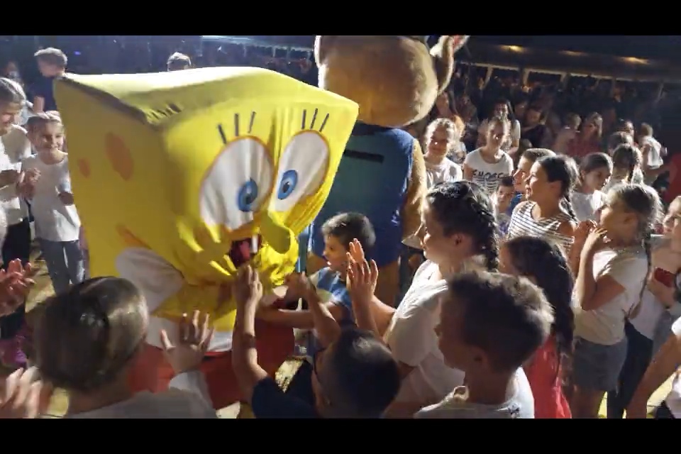 VIDEO: Spužva Bob doživjela traume u Širokom Brijegu. Dobro su ju “skockali”!