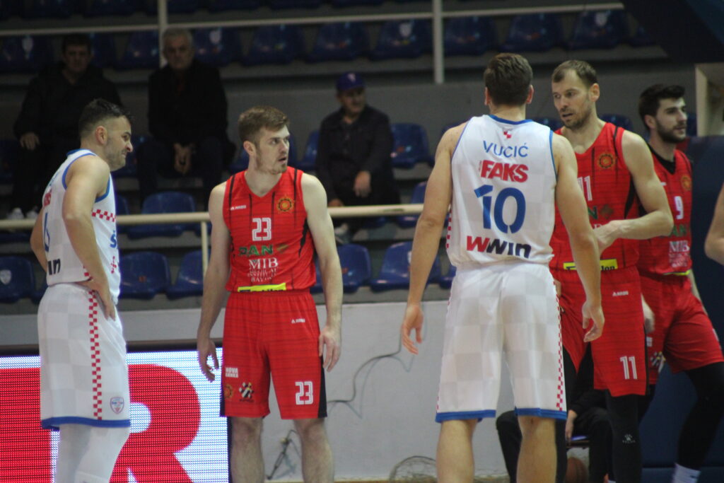 Minimalan poraz košarkaša Širokog od Slobode na Pecari