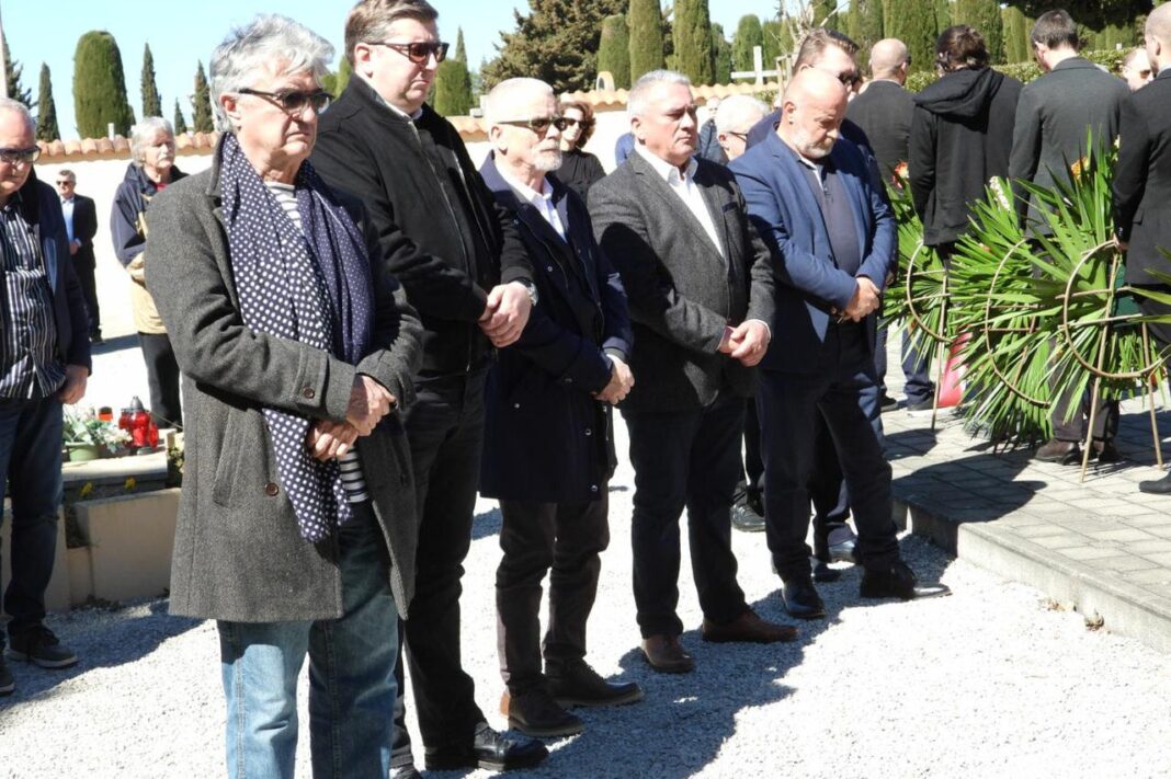 Veliki broj uglednih osoba iz svijeta umjetnosti na posljednji počinak ispratio velikog umjetnika Antuna Borisa Švaljeka